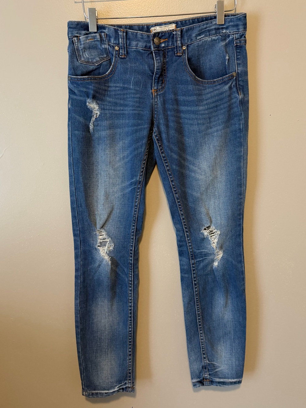 Free People Mid rise blue distressed jeans size 28